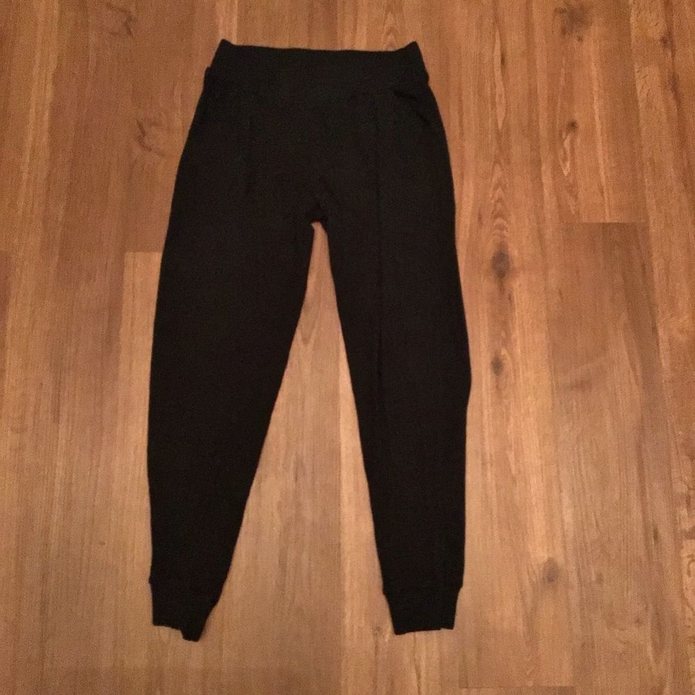 Amour Vert Black Ribbed Modal Jogger Pants - Picture 3 of 6